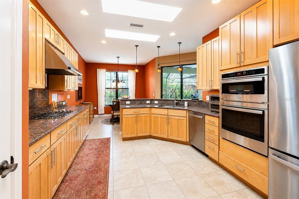 For Sale: $629,500 (2 beds, 2 baths, 2095 Square Feet)