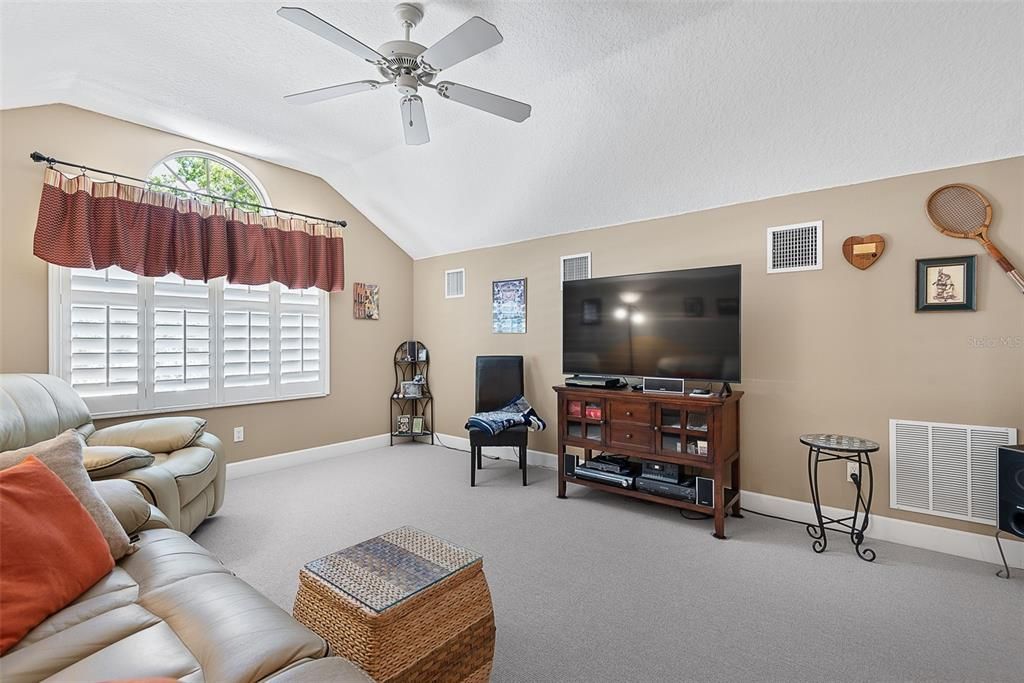 For Sale: $699,500 (5 beds, 3 baths, 2600 Square Feet)