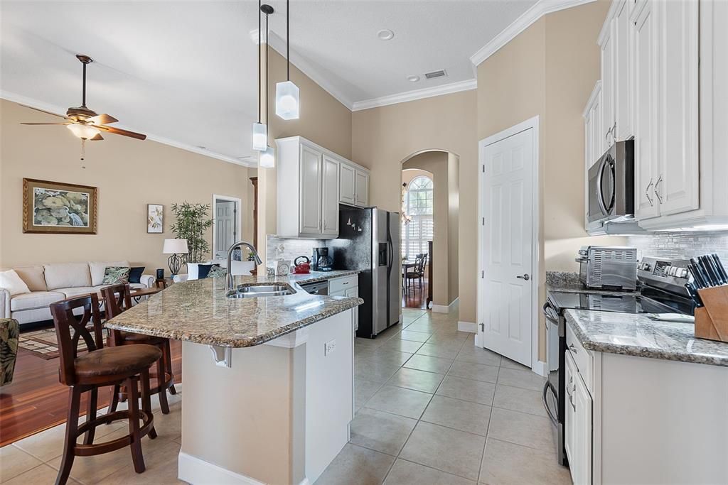 For Sale: $699,500 (5 beds, 3 baths, 2600 Square Feet)