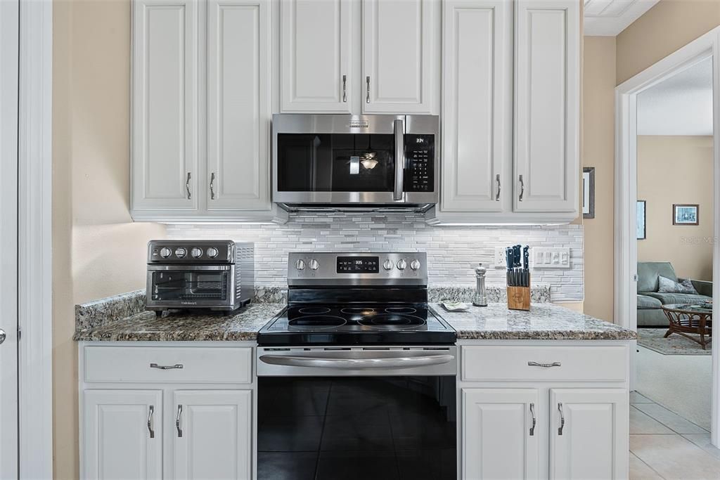 For Sale: $699,500 (5 beds, 3 baths, 2600 Square Feet)