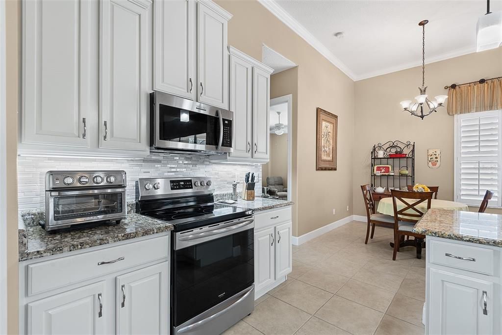 For Sale: $699,500 (5 beds, 3 baths, 2600 Square Feet)