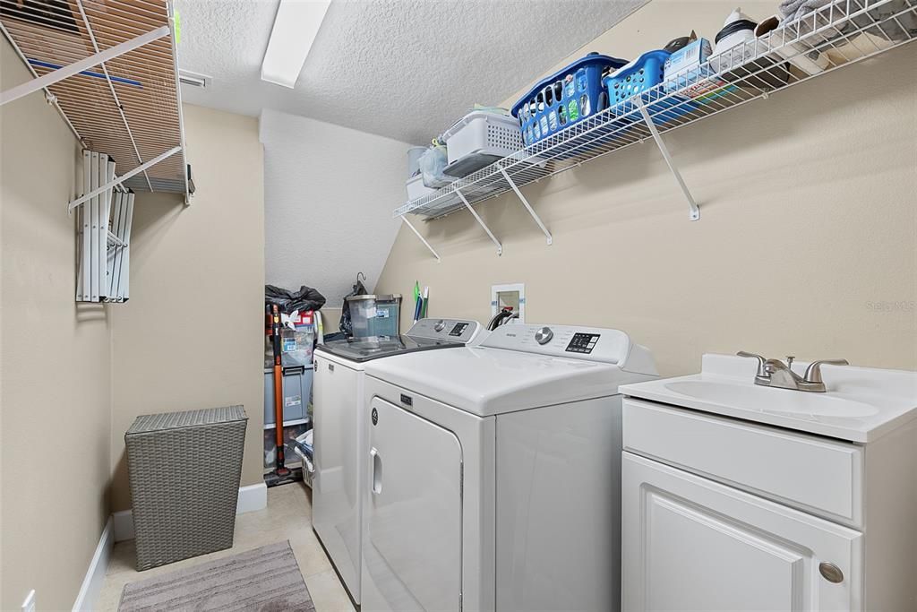 For Sale: $699,500 (5 beds, 3 baths, 2600 Square Feet)