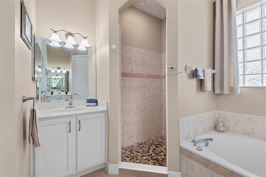 For Sale: $699,500 (5 beds, 3 baths, 2600 Square Feet)