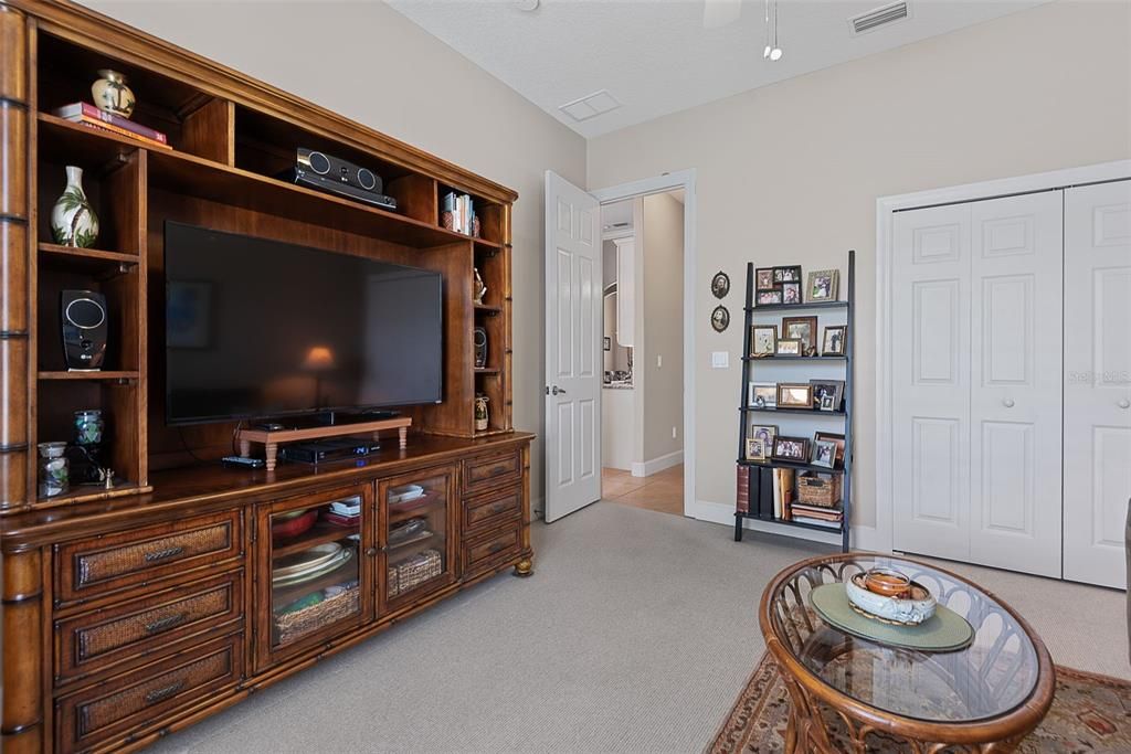 For Sale: $699,500 (5 beds, 3 baths, 2600 Square Feet)