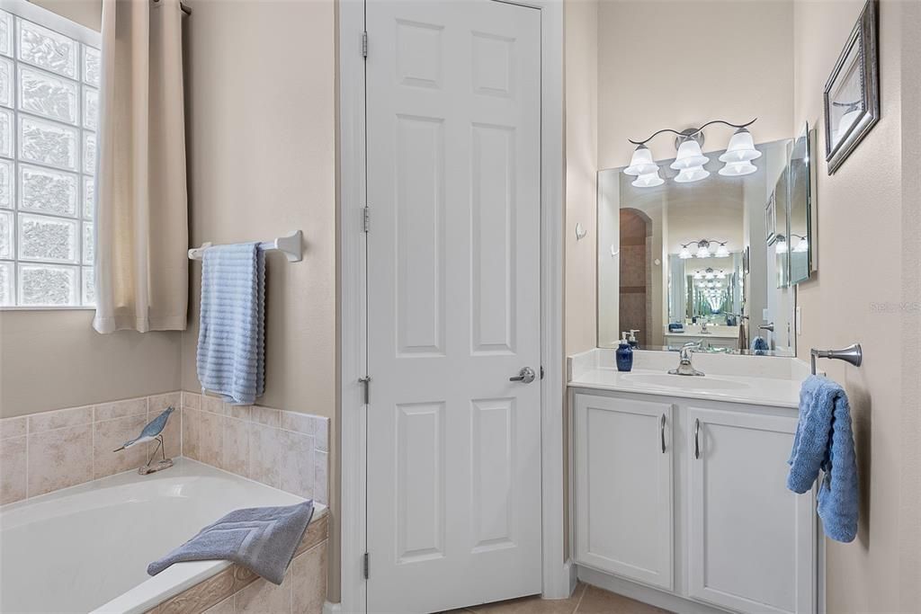 For Sale: $699,500 (5 beds, 3 baths, 2600 Square Feet)