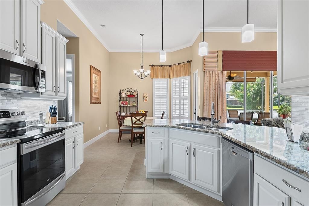 For Sale: $699,500 (5 beds, 3 baths, 2600 Square Feet)