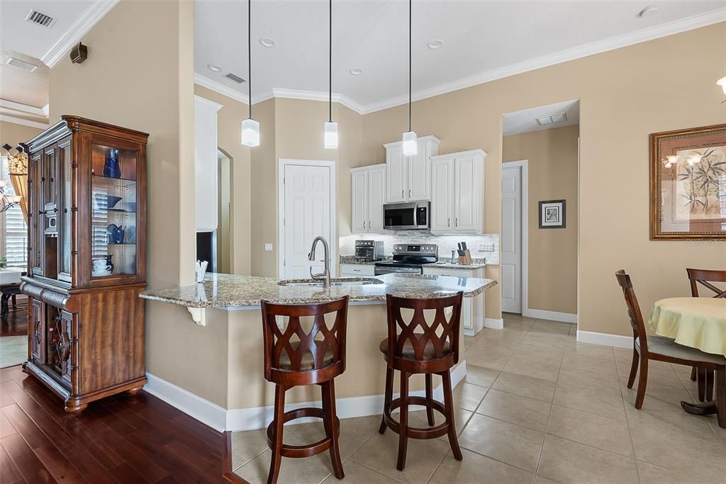 For Sale: $699,500 (5 beds, 3 baths, 2600 Square Feet)