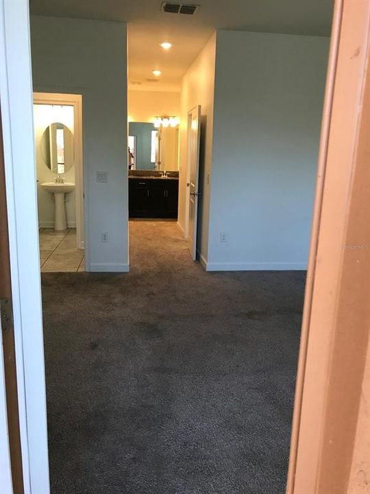For Rent: $2,800 (4 beds, 3 baths, 2044 Square Feet)