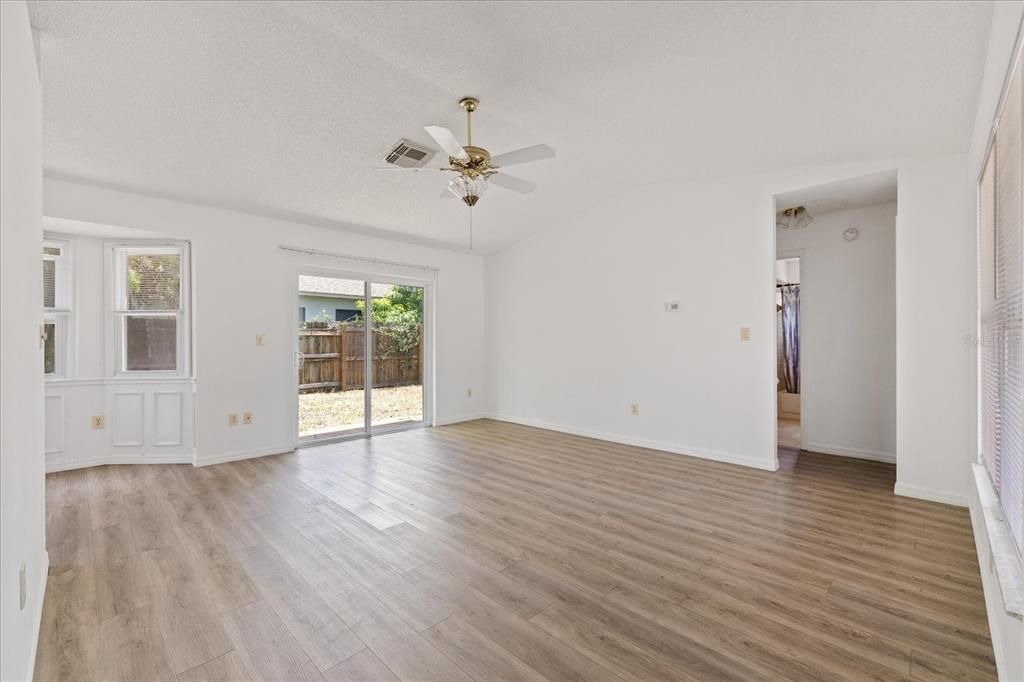 En Venta: $279,000 (3 camas, 2 baños, 1046 Pies cuadrados)