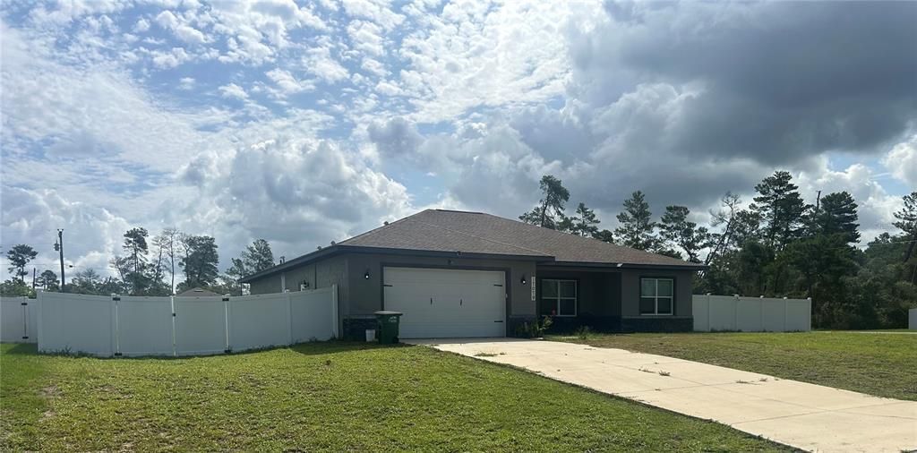 For Sale: $319,900 (3 beds, 2 baths, 1631 Square Feet)