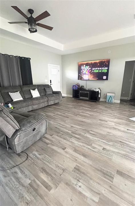 For Sale: $319,900 (3 beds, 2 baths, 1631 Square Feet)