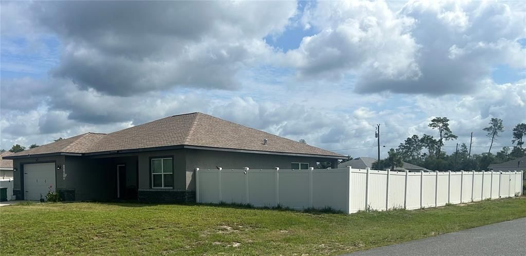 For Sale: $319,900 (3 beds, 2 baths, 1631 Square Feet)