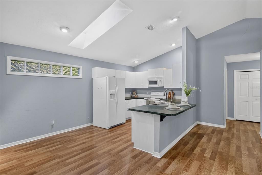 For Rent: $1,700 (3 beds, 2 baths, 1158 Square Feet)