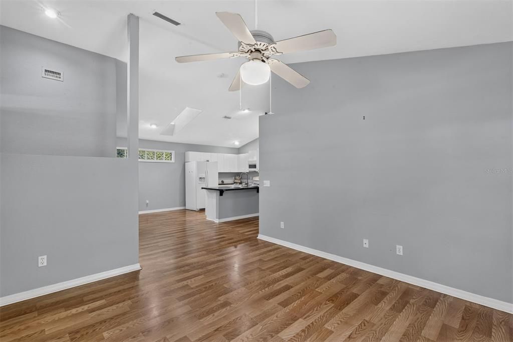 For Rent: $1,700 (3 beds, 2 baths, 1158 Square Feet)