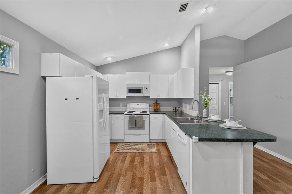 For Rent: $1,700 (3 beds, 2 baths, 1158 Square Feet)