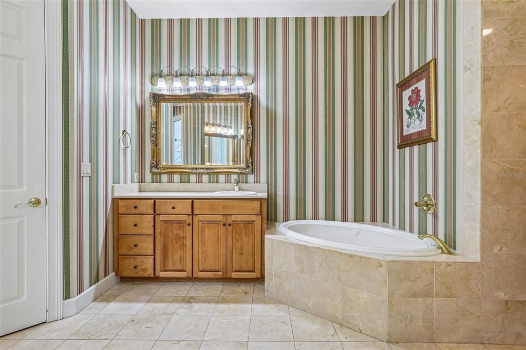 На продажу: $899,900 (4 спален, 4 ванн, 3931 Квадратных фут)