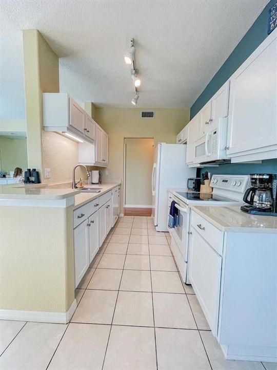 For Rent: $4,250 (3 beds, 2 baths, 1383 Square Feet)
