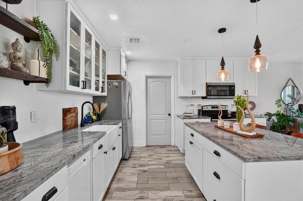 For Sale: $360,000 (4 beds, 2 baths, 1557 Square Feet)