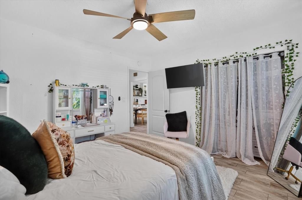 For Sale: $360,000 (4 beds, 2 baths, 1557 Square Feet)