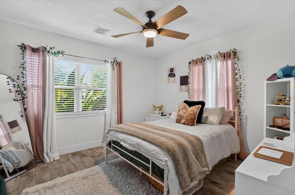 For Sale: $360,000 (4 beds, 2 baths, 1557 Square Feet)