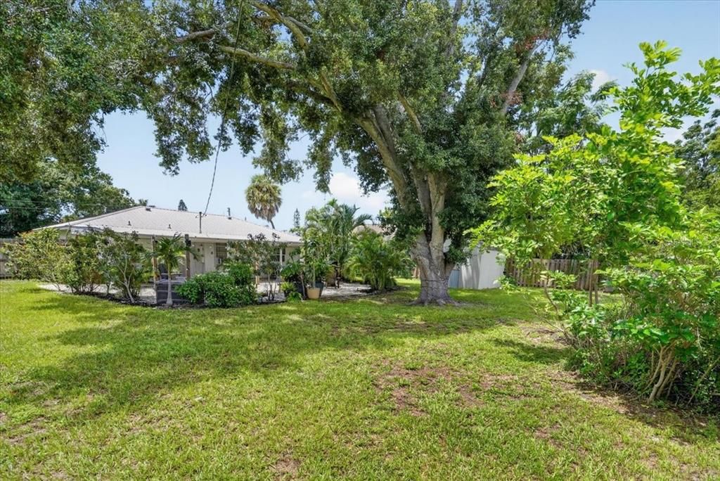 For Sale: $360,000 (4 beds, 2 baths, 1557 Square Feet)