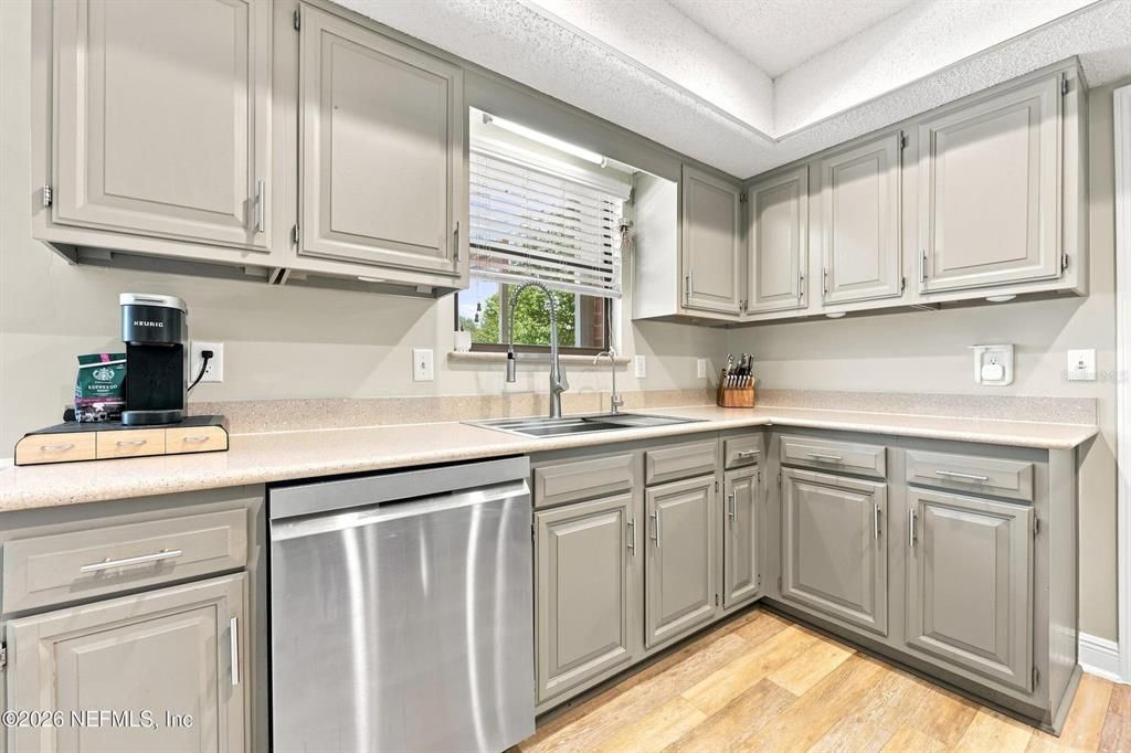 For Sale: $415,000 (3 beds, 2 baths, 1813 Square Feet)