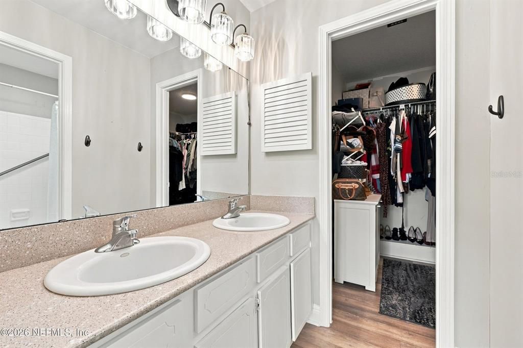 For Sale: $415,000 (3 beds, 2 baths, 1813 Square Feet)