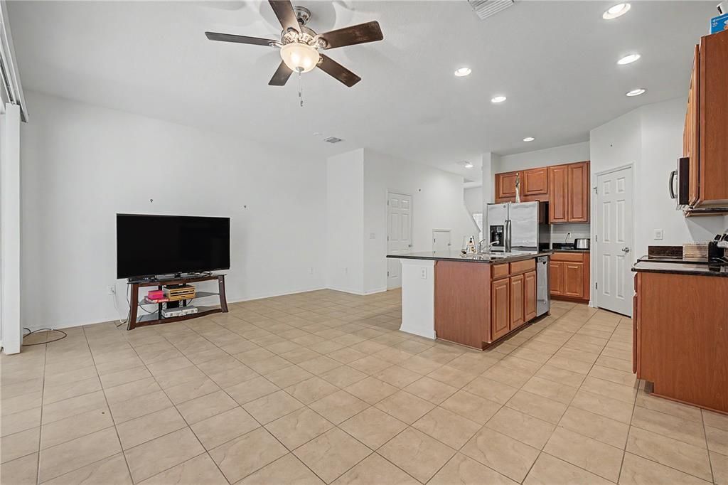 For Sale: $249,900 (3 beds, 2 baths, 1400 Square Feet)