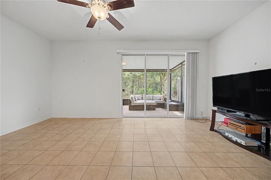 For Sale: $249,900 (3 beds, 2 baths, 1400 Square Feet)