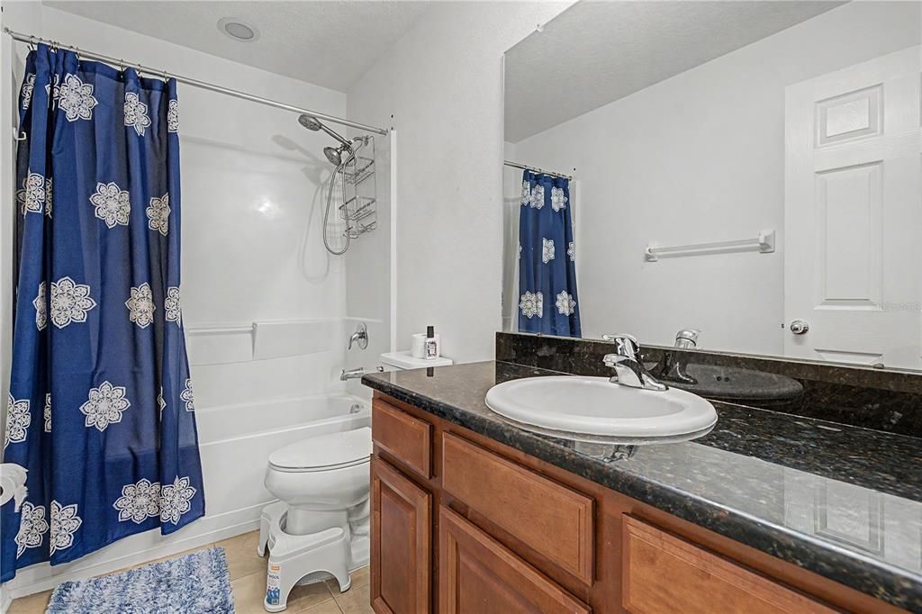 For Sale: $249,900 (3 beds, 2 baths, 1400 Square Feet)