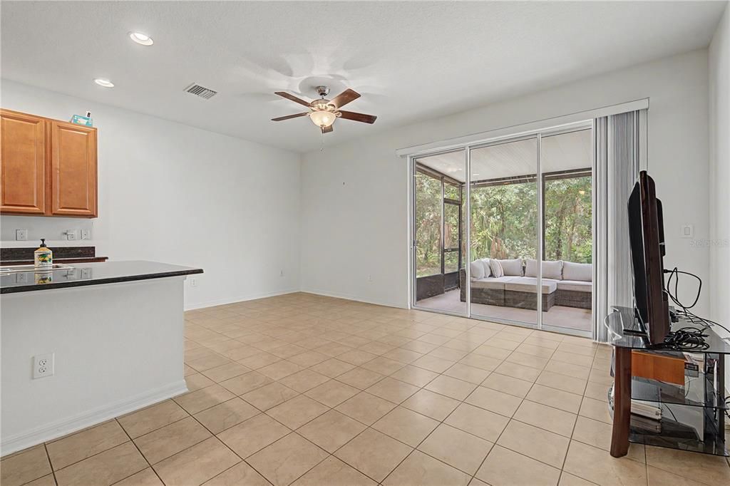 For Sale: $249,900 (3 beds, 2 baths, 1400 Square Feet)