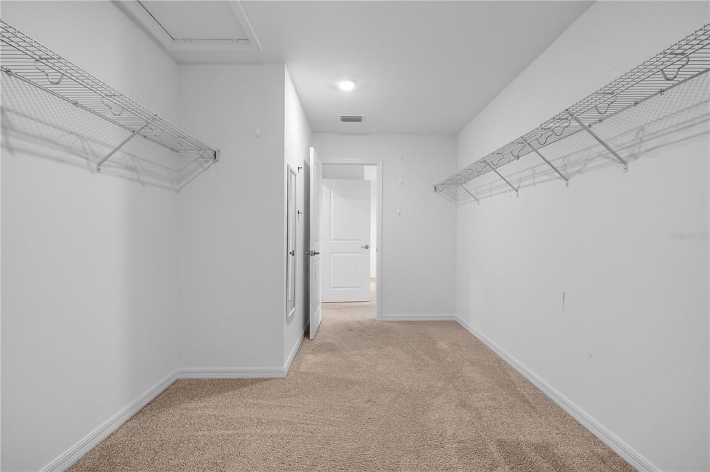 For Sale: $409,000 (5 beds, 3 baths, 2530 Square Feet)