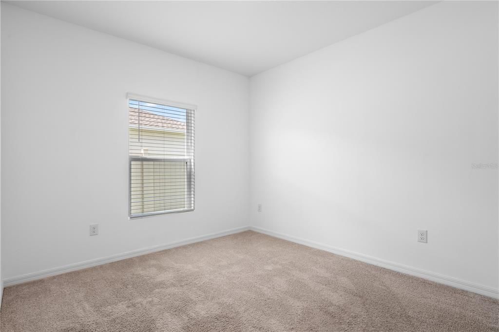For Sale: $409,000 (5 beds, 3 baths, 2530 Square Feet)