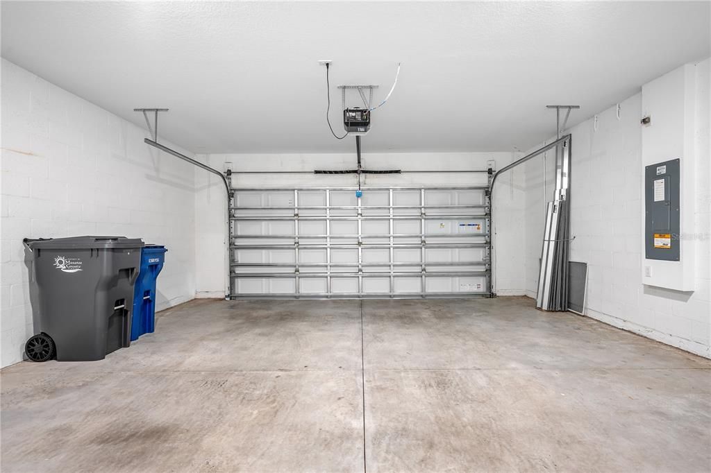 For Sale: $409,000 (5 beds, 3 baths, 2530 Square Feet)