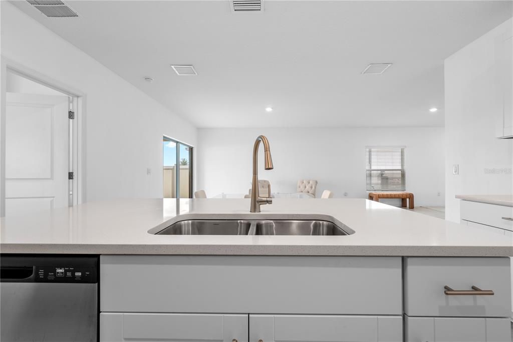 For Sale: $409,000 (5 beds, 3 baths, 2530 Square Feet)