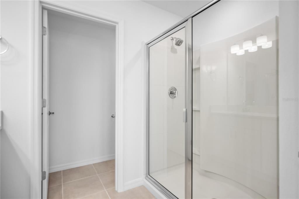 For Sale: $409,000 (5 beds, 3 baths, 2530 Square Feet)