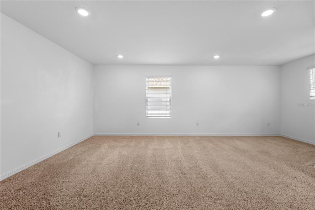 For Sale: $409,000 (5 beds, 3 baths, 2530 Square Feet)
