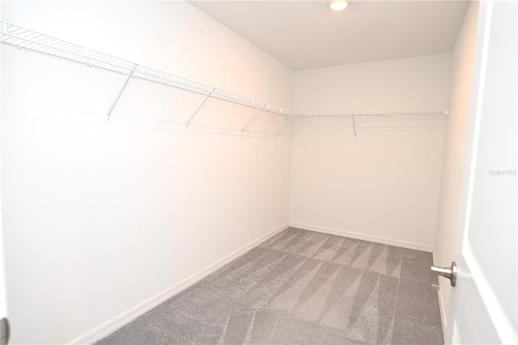 For Rent: $2,260 (4 beds, 2 baths, 1815 Square Feet)