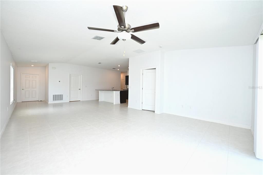 For Rent: $2,260 (4 beds, 2 baths, 1815 Square Feet)