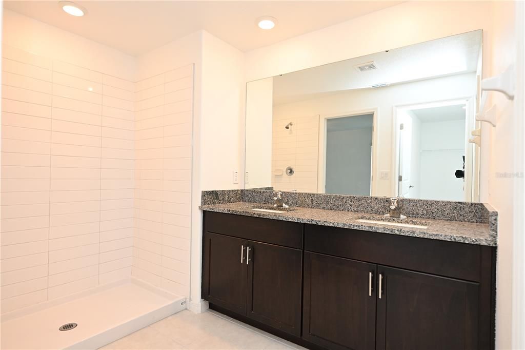 For Rent: $2,260 (4 beds, 2 baths, 1815 Square Feet)