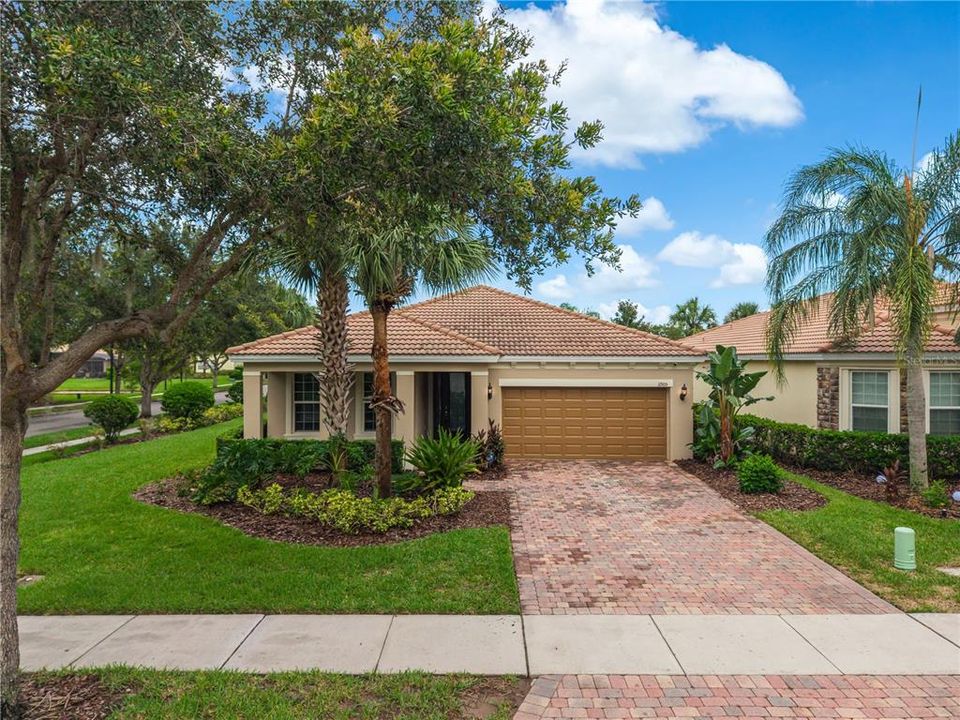 For Sale: $619,900 (3 beds, 2 baths, 1946 Square Feet)