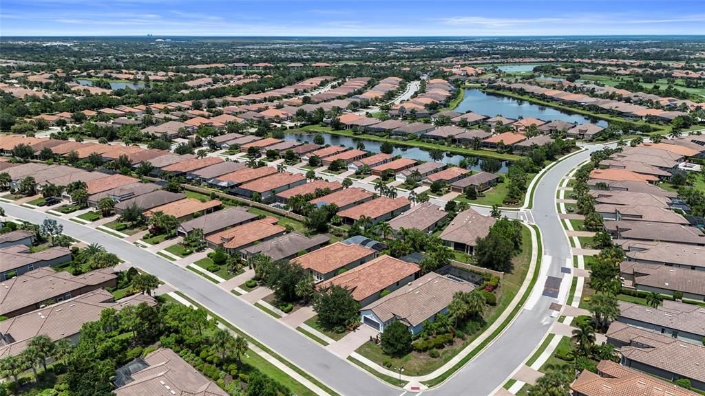 For Sale: $729,900 (3 beds, 3 baths, 2307 Square Feet)