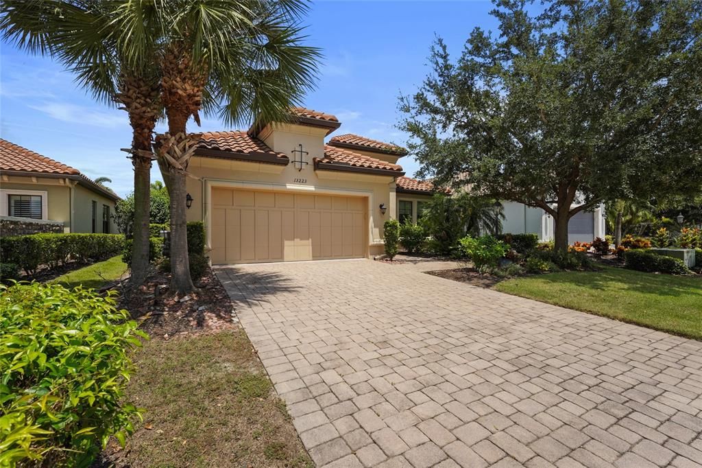 For Sale: $729,900 (3 beds, 3 baths, 2307 Square Feet)