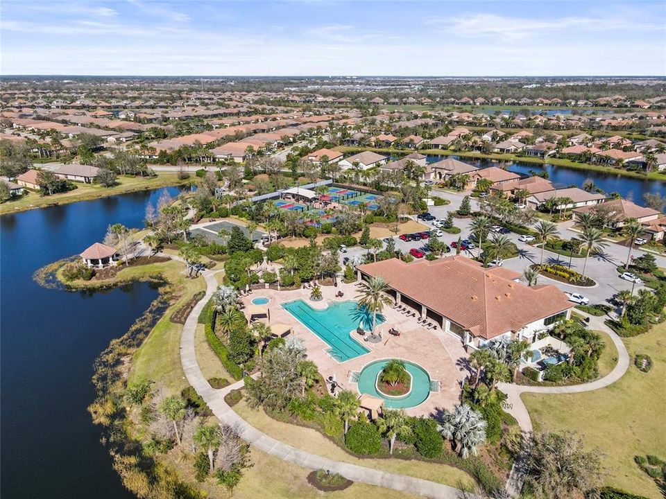 For Sale: $729,900 (3 beds, 3 baths, 2307 Square Feet)