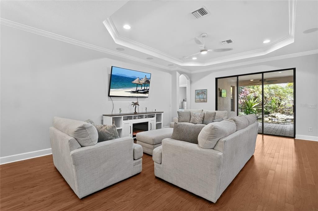 For Sale: $729,900 (3 beds, 3 baths, 2307 Square Feet)