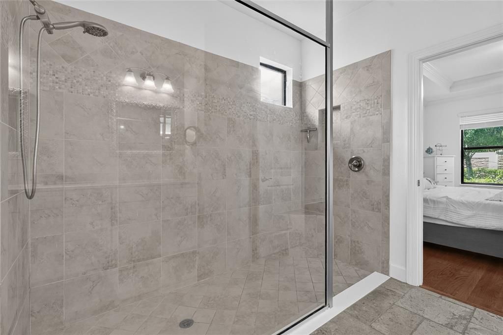 For Sale: $729,900 (3 beds, 3 baths, 2307 Square Feet)