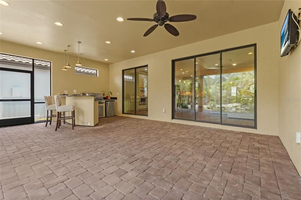 For Sale: $729,900 (3 beds, 3 baths, 2307 Square Feet)