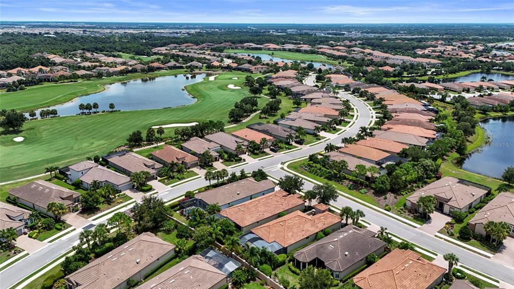 For Sale: $729,900 (3 beds, 3 baths, 2307 Square Feet)