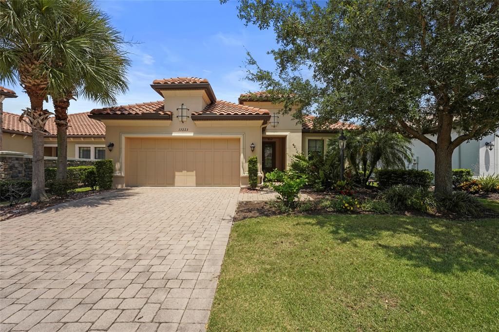 For Sale: $729,900 (3 beds, 3 baths, 2307 Square Feet)