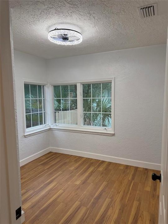 На продажу: $349,995 (3 спален, 2 ванн, 1360 Квадратных фут)